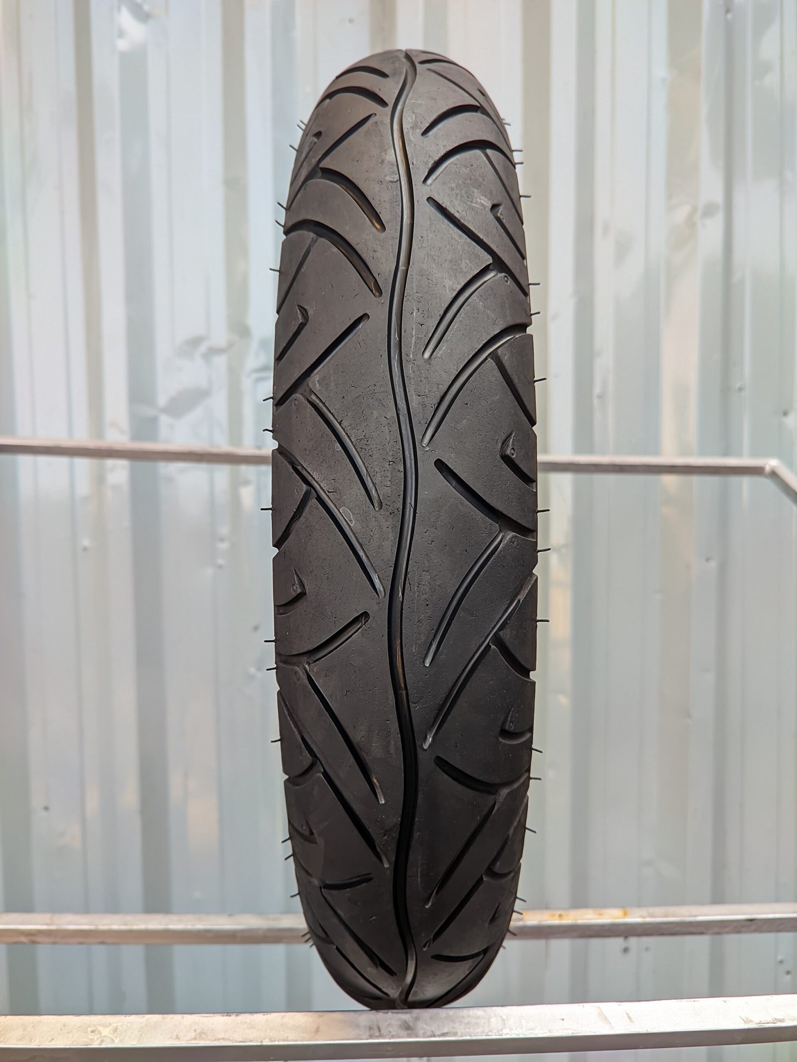 Pirelli Sport Demon 100/80-17 Usado