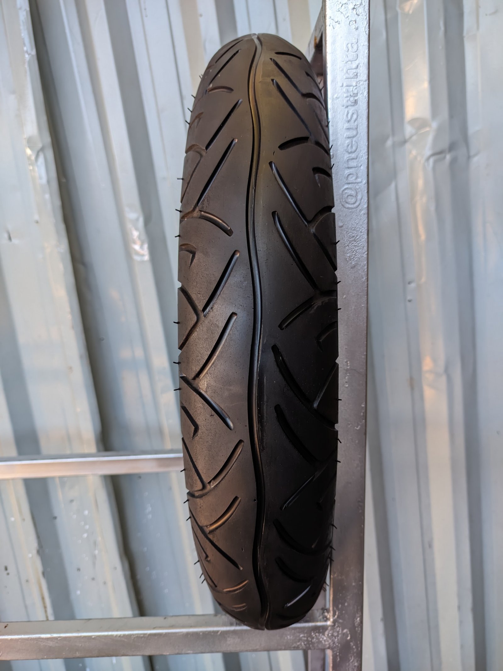 Pirelli Sport Demon 100/80-17 Usado