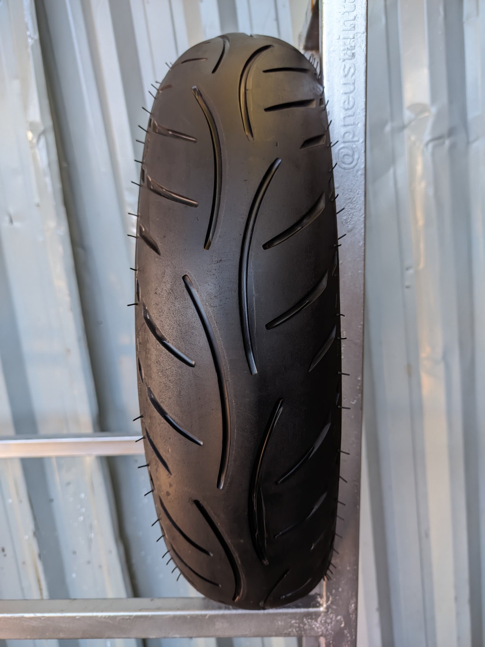 Metzeler Sportec M5 Interact 110/70-17 Usado