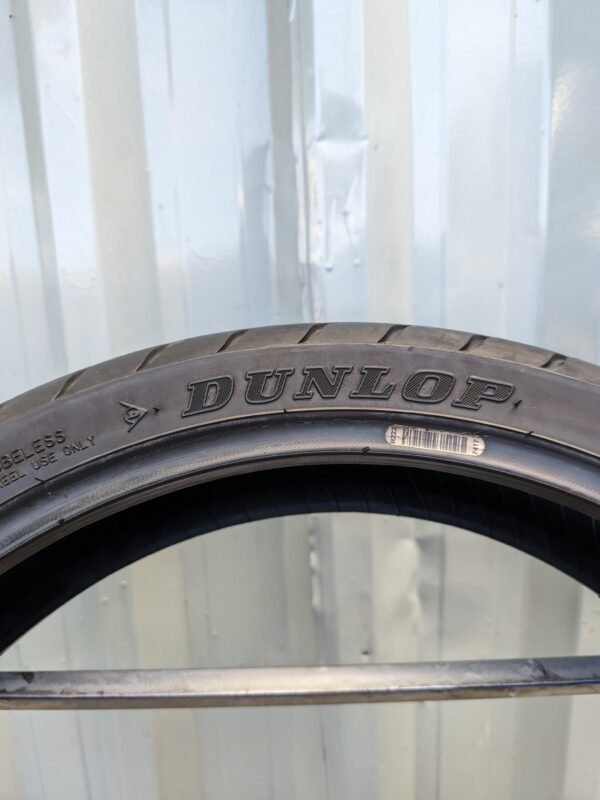 Dunlop Sportmax D220f ST 120/70-18 Usado - Imagem 3