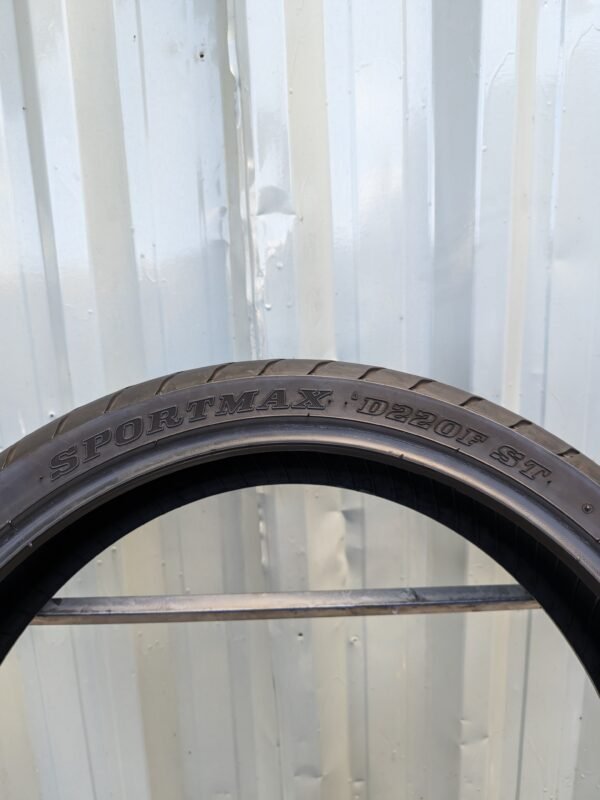 Dunlop Sportmax D220f ST 120/70-18 Usado - Imagem 4