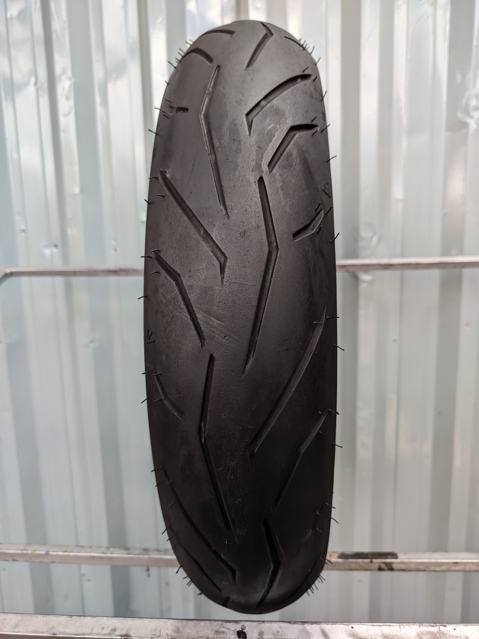 Pirelli Diablo Rosso 2 110/70-17 Usado