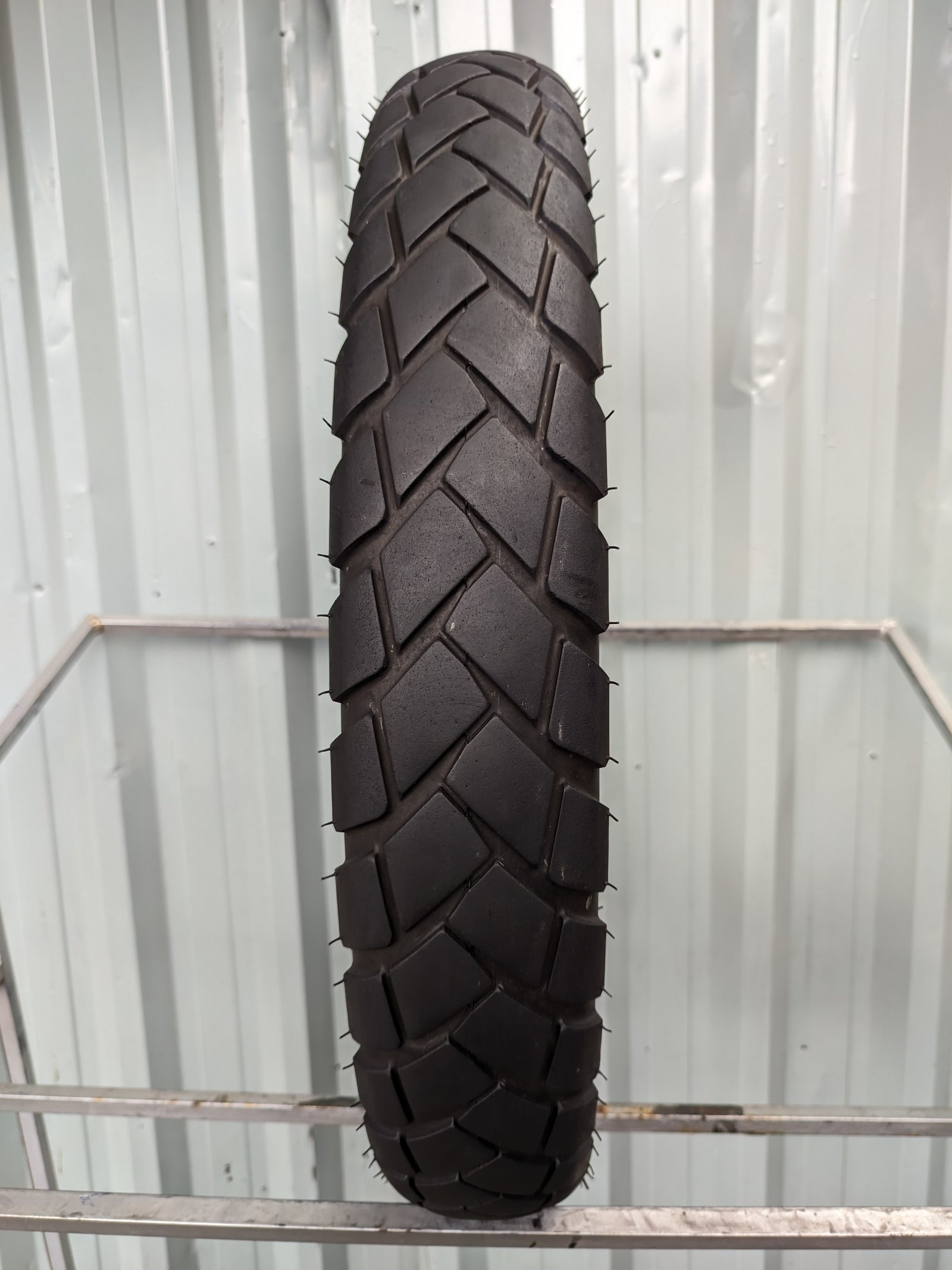 Metzeler Tourance 90/90-21 Usado