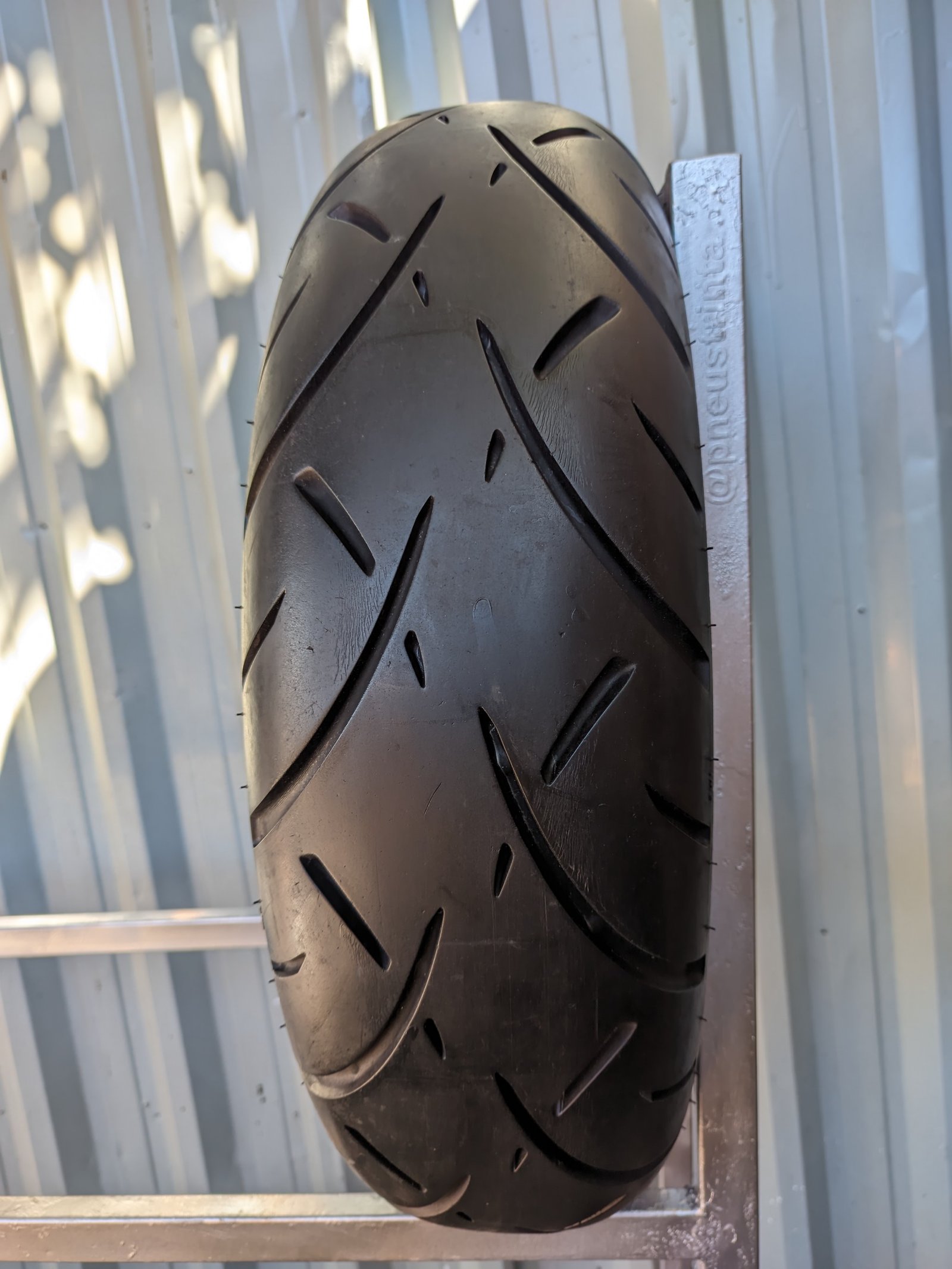 Metzeler ME888 Marathon Ultra 180/65-16 Pneu Usado