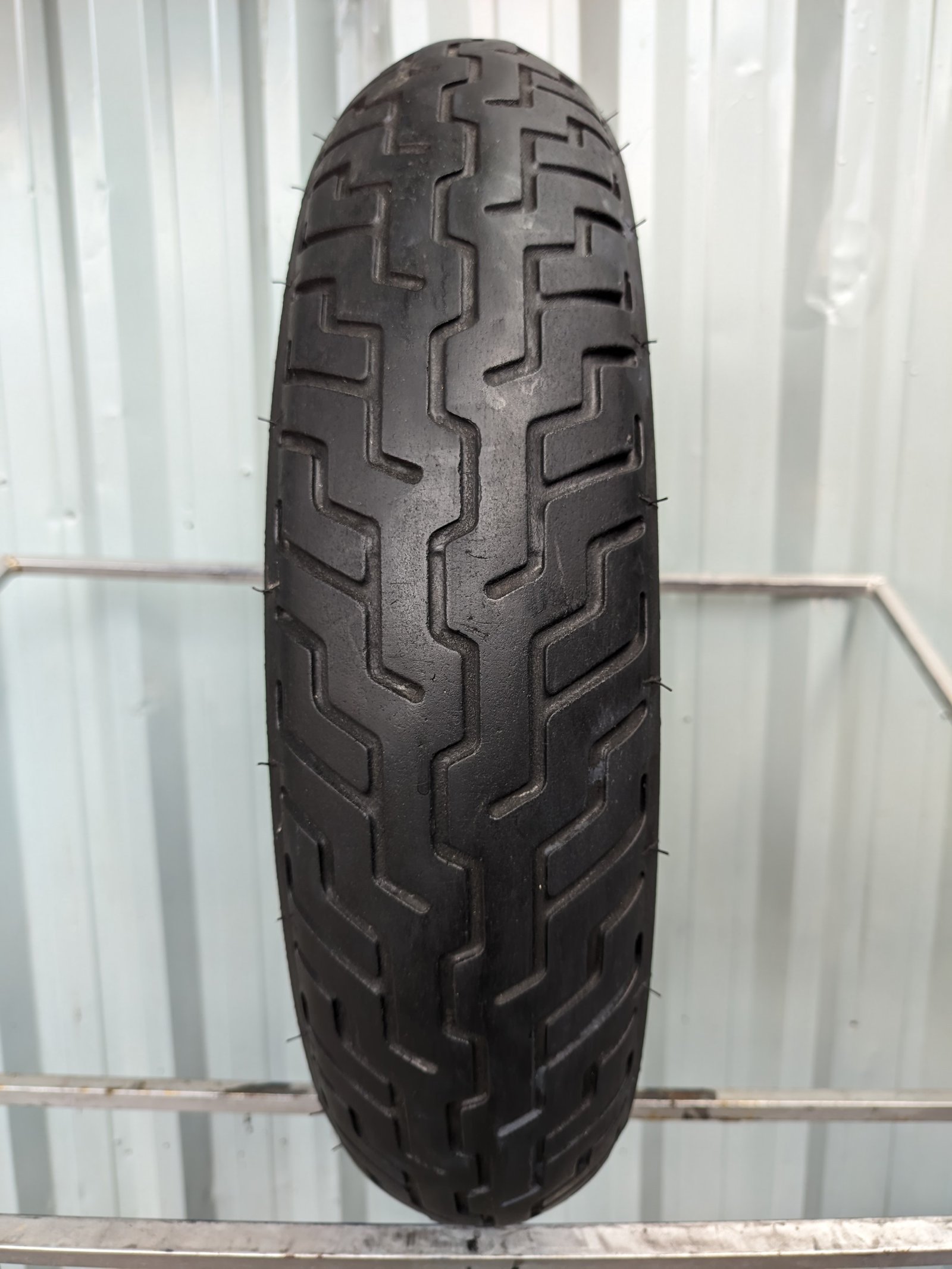 Dunlop D402 Harley Davidson Faixa Branca 130/90-16 Usado