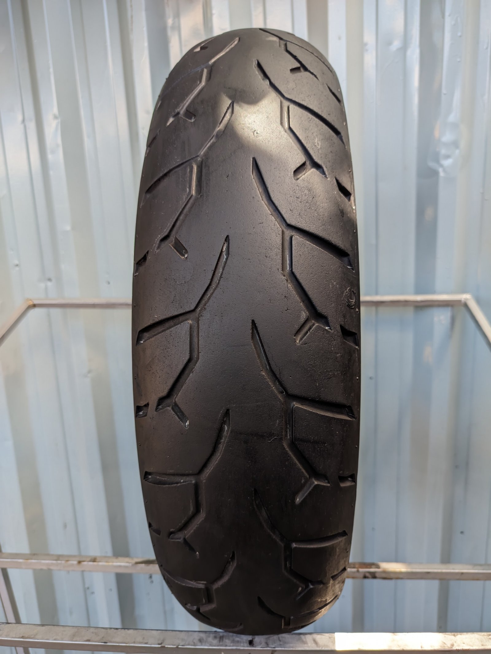 Pirelli Night Dragon 150/80-16 Usado