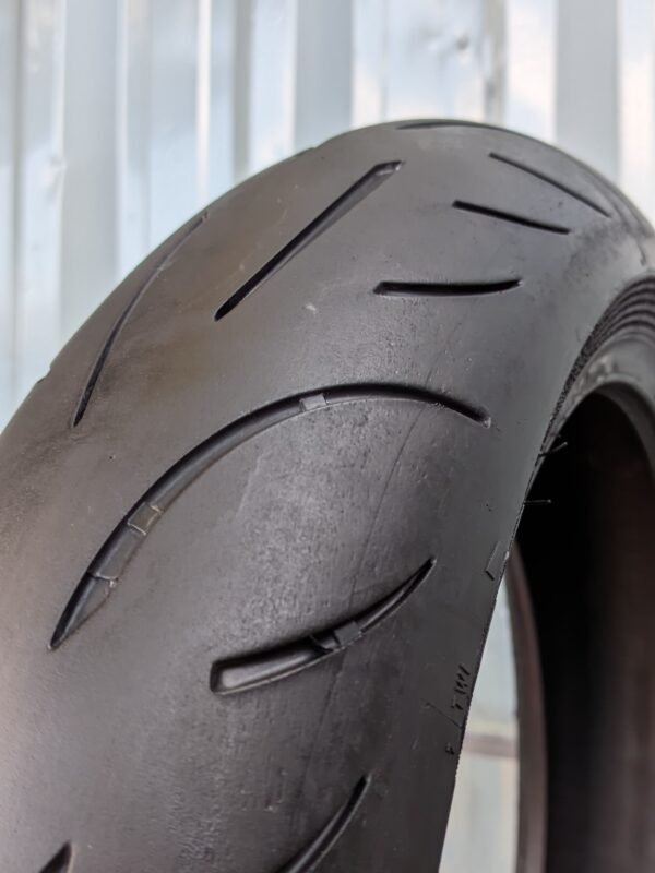 Metzeler Sportec M9 RR 120/70-17 Usado - Imagem 5