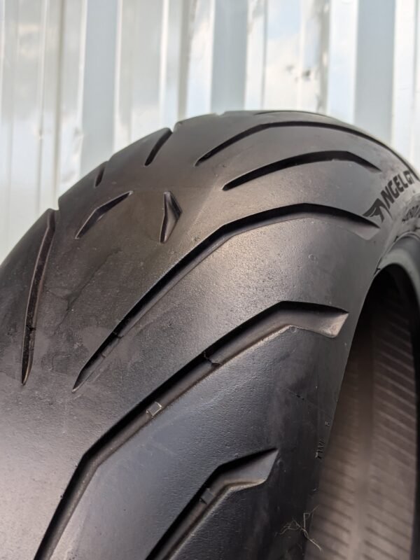 Pirelli Angel GT 180/55-17 Usado - Imagem 5