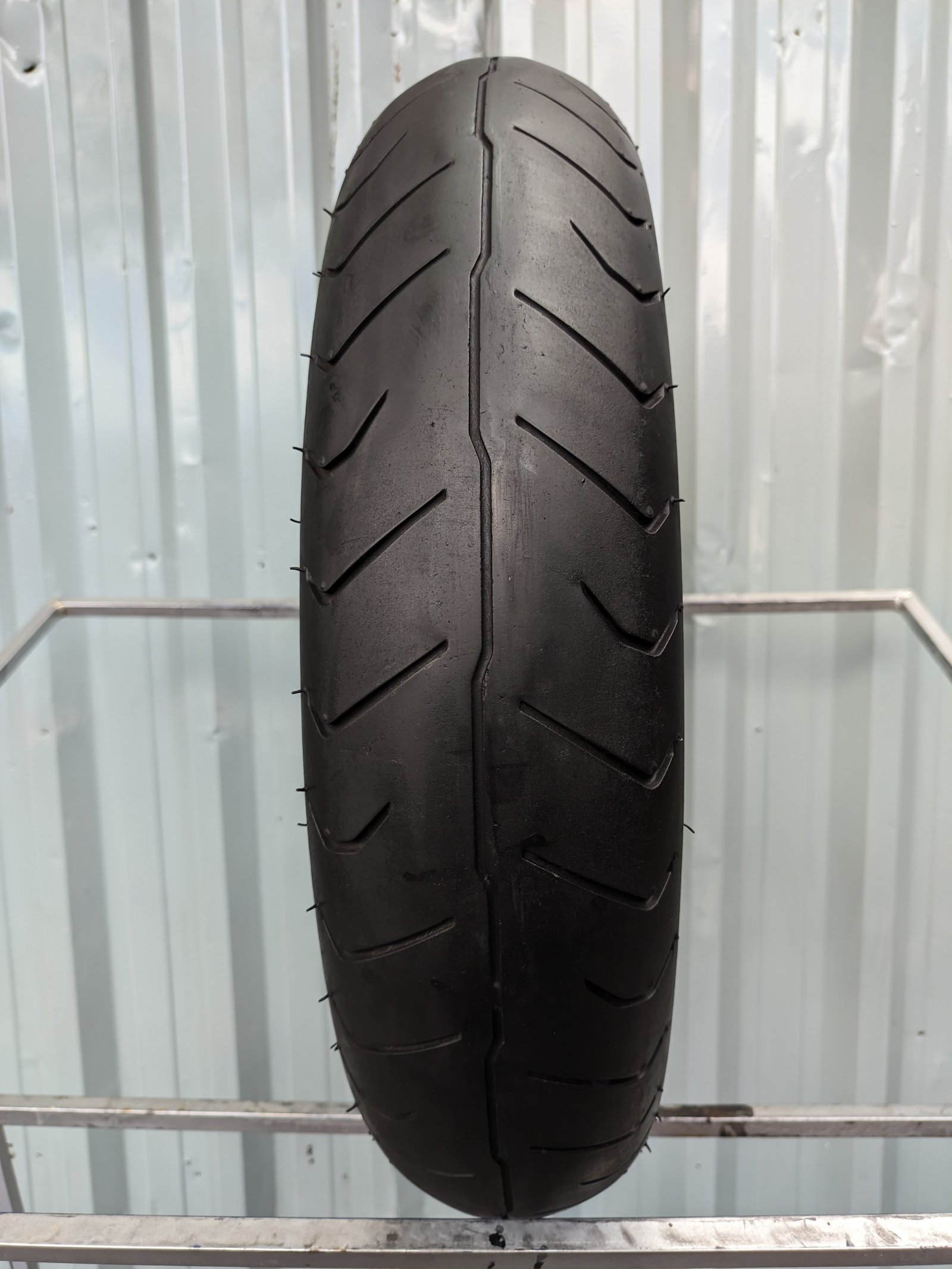 Bridgestone Exedra G709 130/70-18 Usado