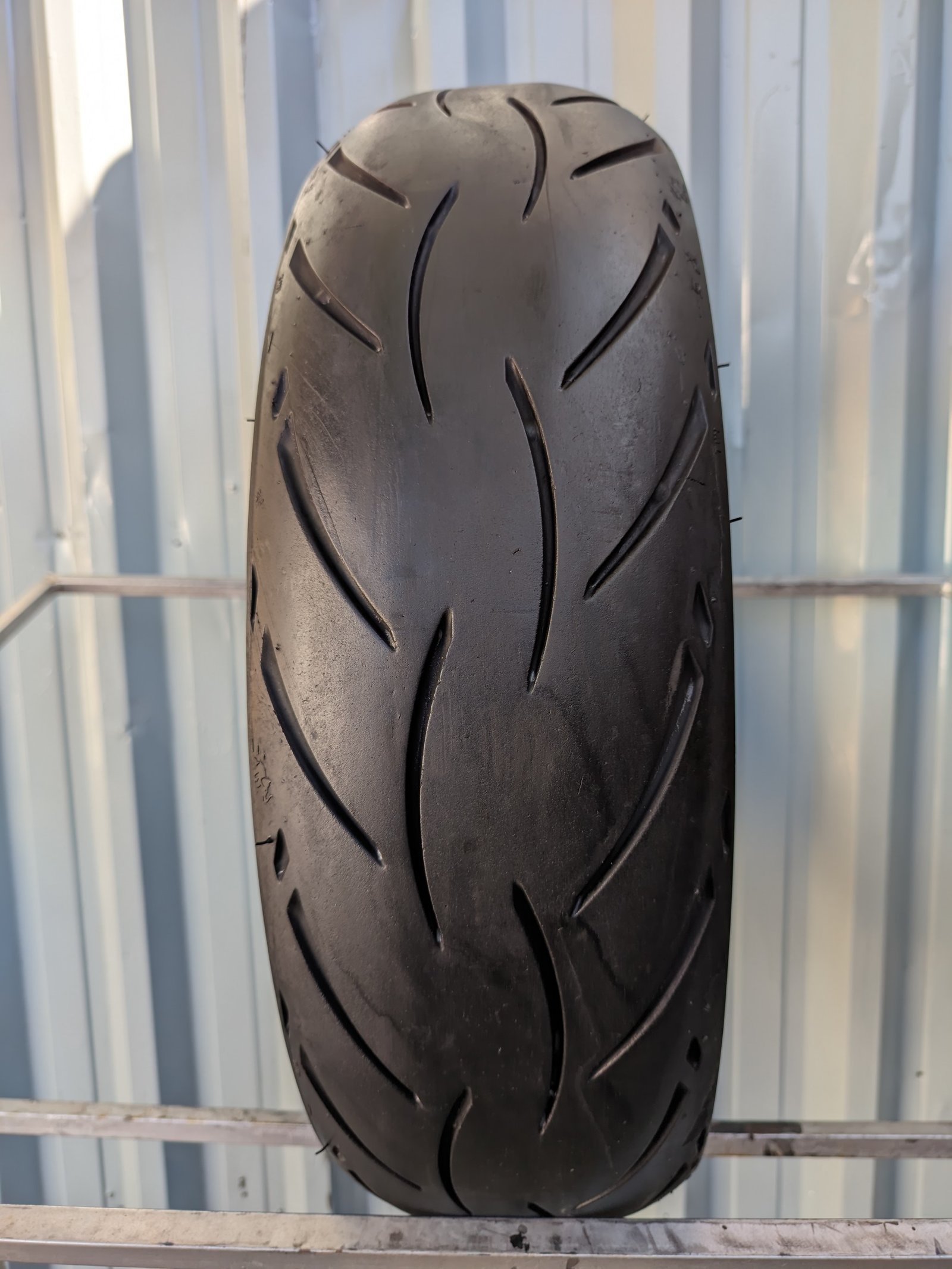 Metzeler Sportec M5 Interact 140/70-17 Usado