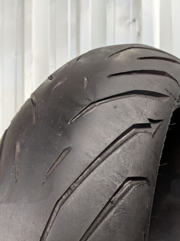 Pirelli Angel ST 180/55-17 Usado - Imagem 3