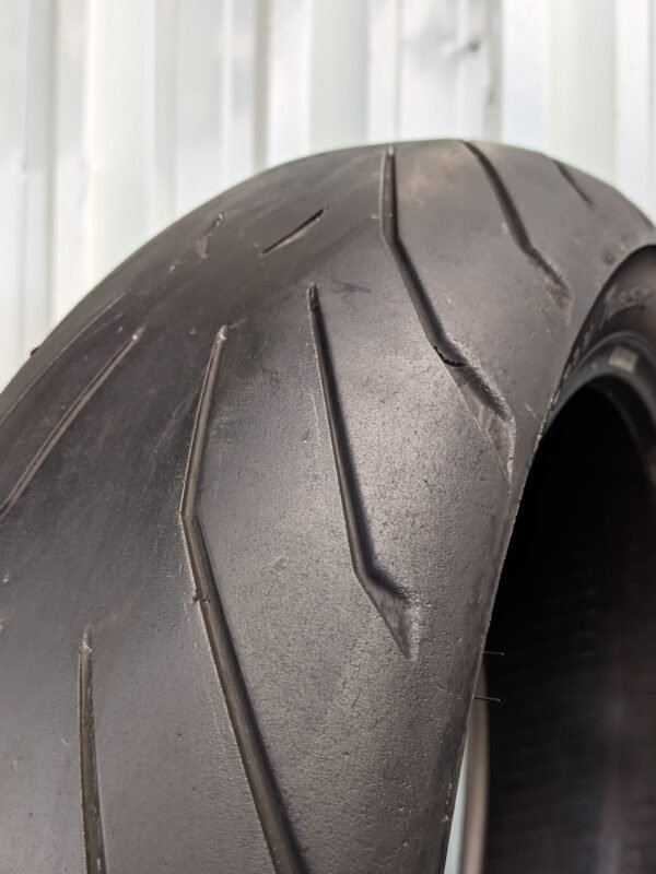 Pirelli Angel GT 160/60-17 Usado - Imagem 3