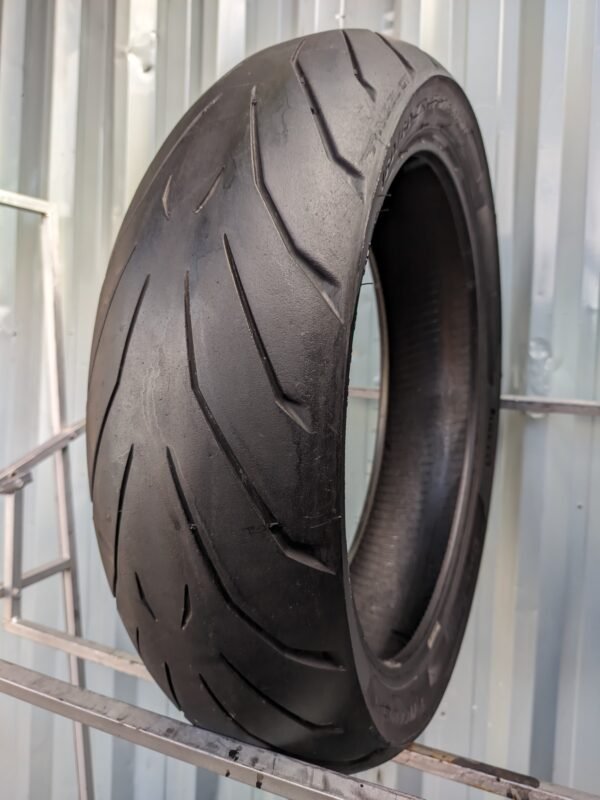 Pirelli Angel GT 160/60-17 Usado - Imagem 5