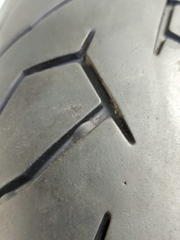Pirelli Diablo Scooter 120/70-14 Usado - Imagem 3