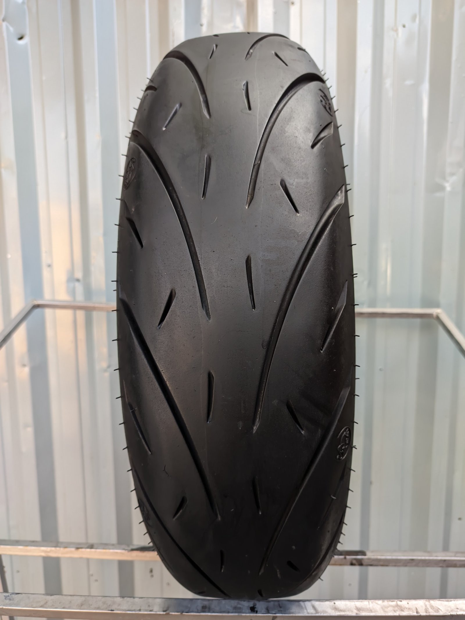 Metzeler Cruisetec 180/55-18 Usado