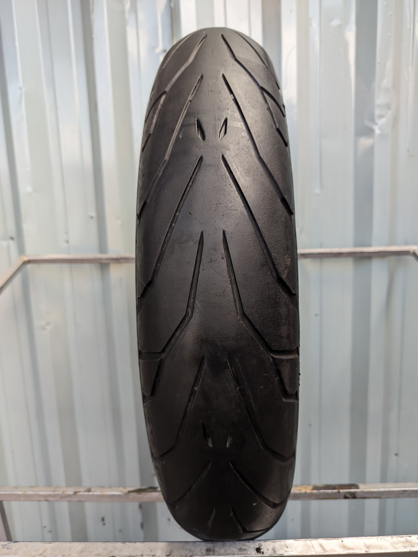 Pirelli Angel GT 120/70-18 Usado