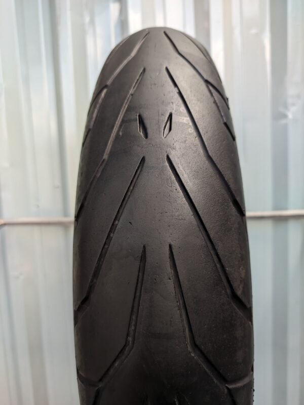 Pirelli Angel GT 120/70-18 Usado - Imagem 2