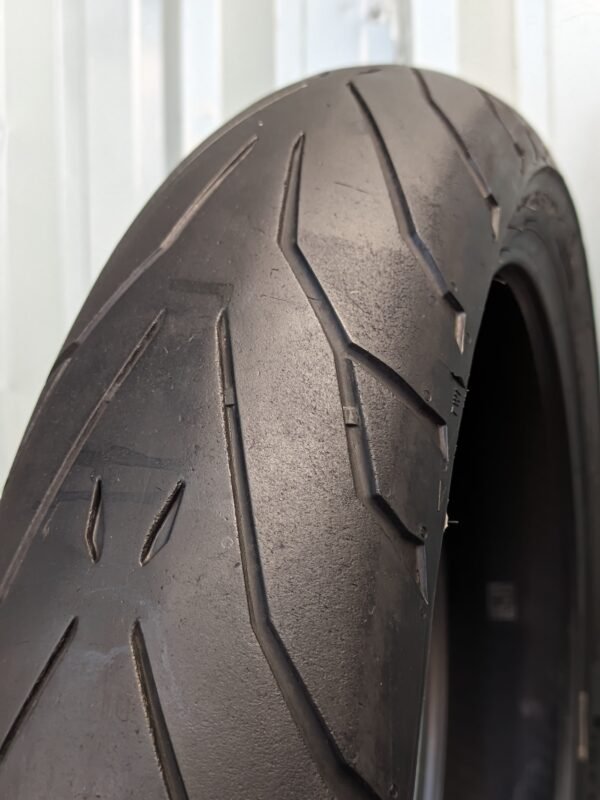 Pirelli Angel GT 120/70-18 Usado - Imagem 7