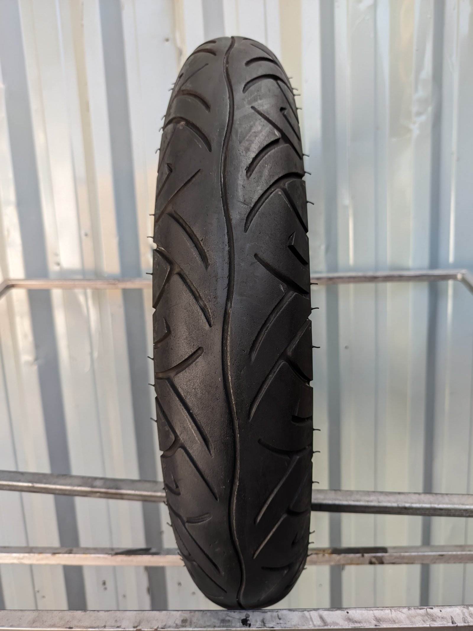 Pirelli Sport Demon 100/80-17 Usado