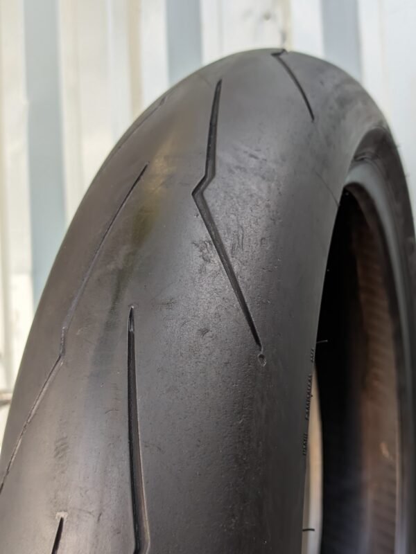 Pirelli Supercorsa SP V3 120/70-17 Usado - Imagem 6