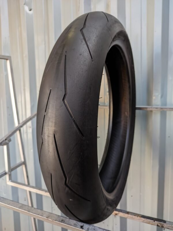 Pirelli Supercorsa SP V3 120/70-17 Usado - Imagem 7