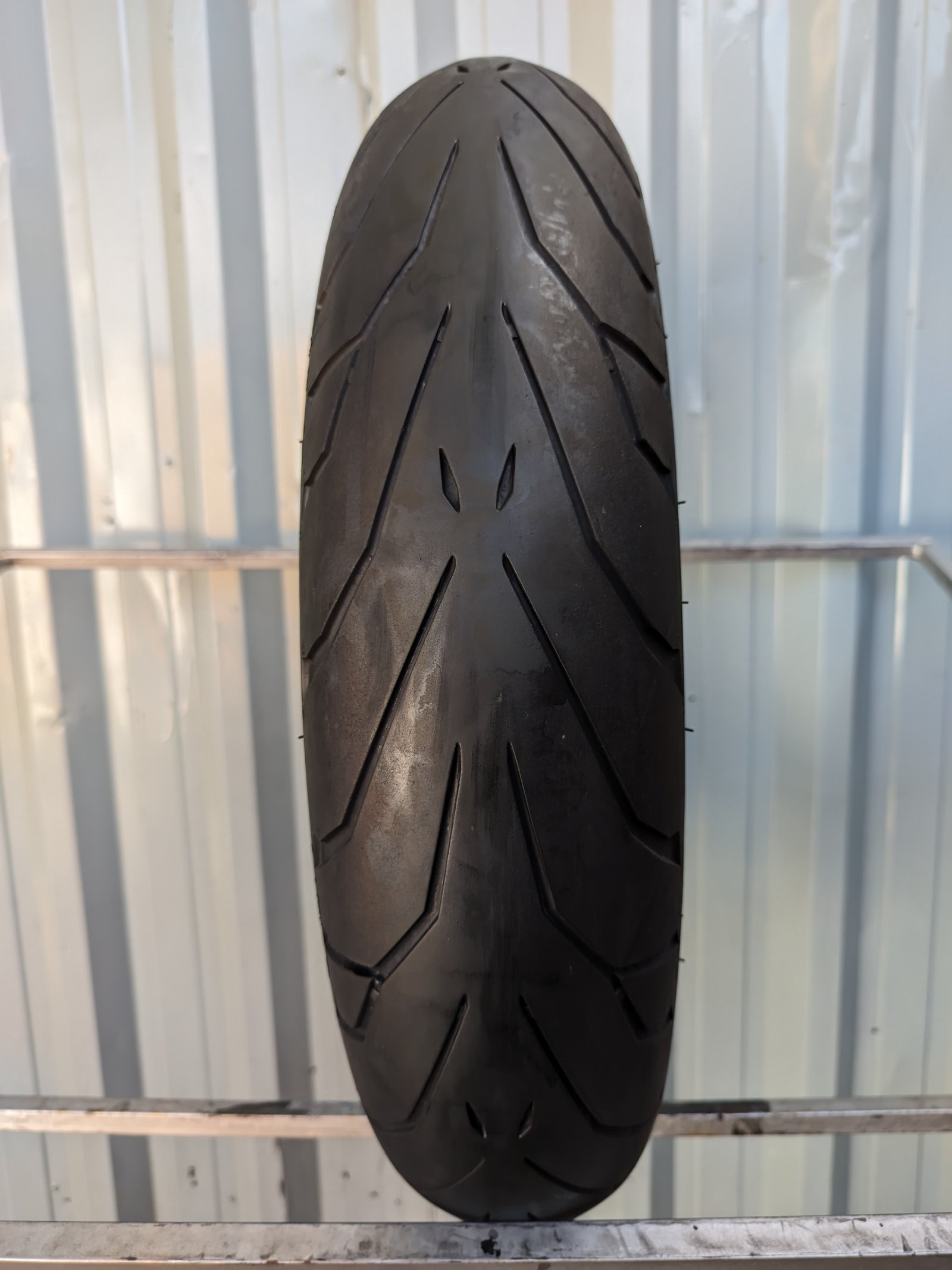 Pirelli Angel GT 120/70-17 Usado