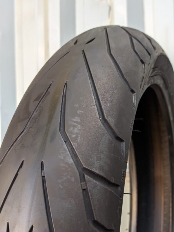 Pirelli Angel GT 120/70-17 Usado - Imagem 7