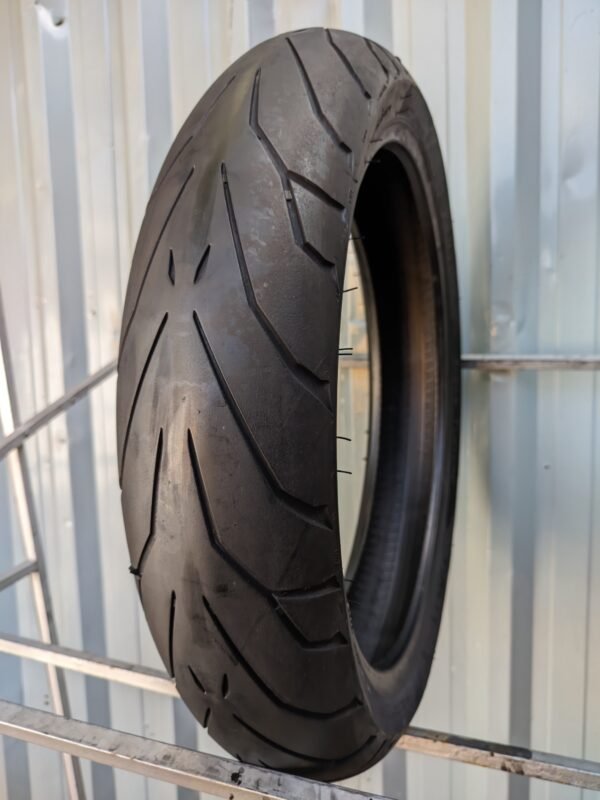 Pirelli Angel GT 120/70-17 Usado - Imagem 8