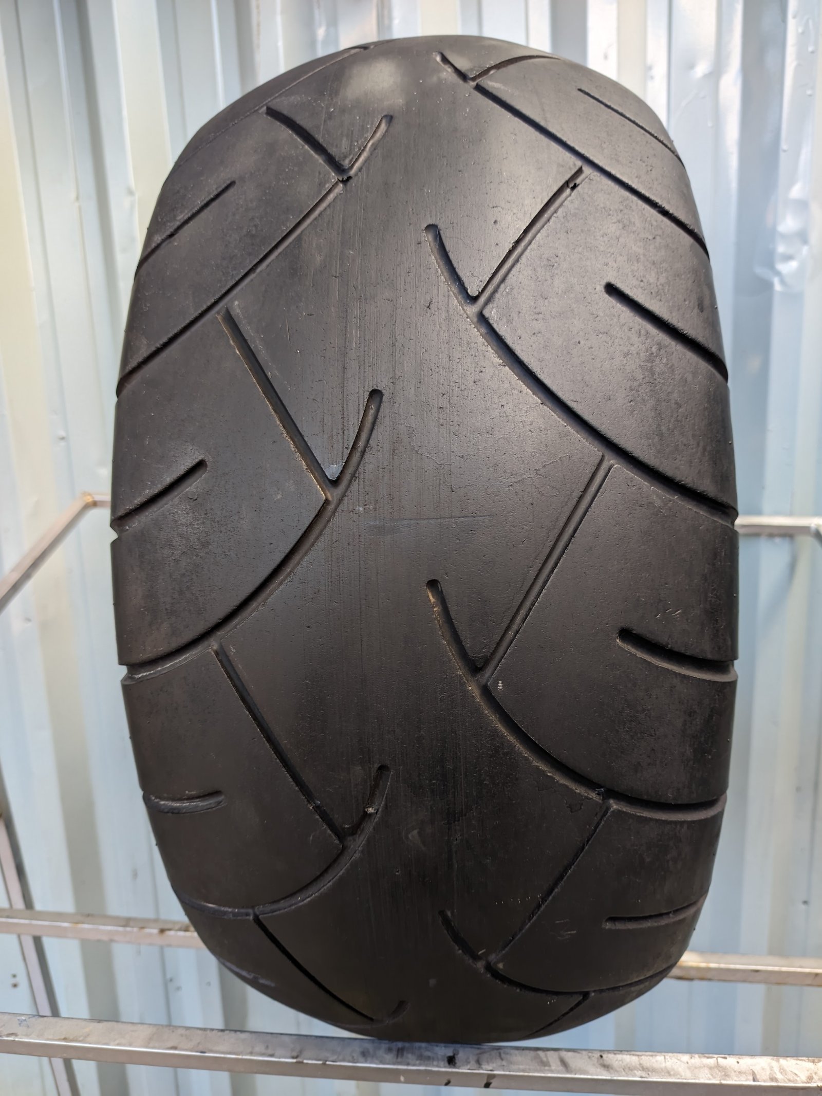 Metzeler ME888 Marathon Ultra 280/35-18 Usado