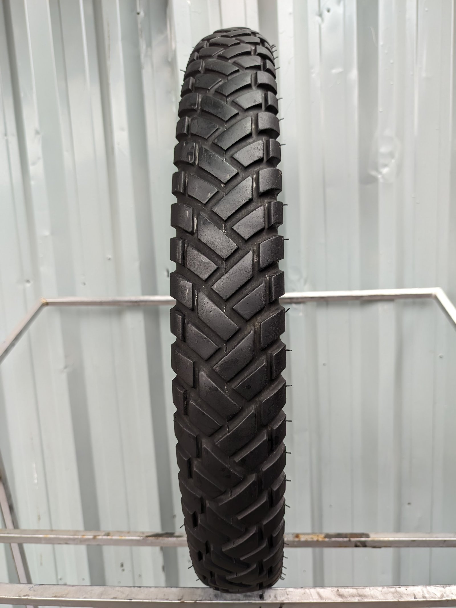 Metzeler Enduro 3 Sahara 80/90-21 Usado