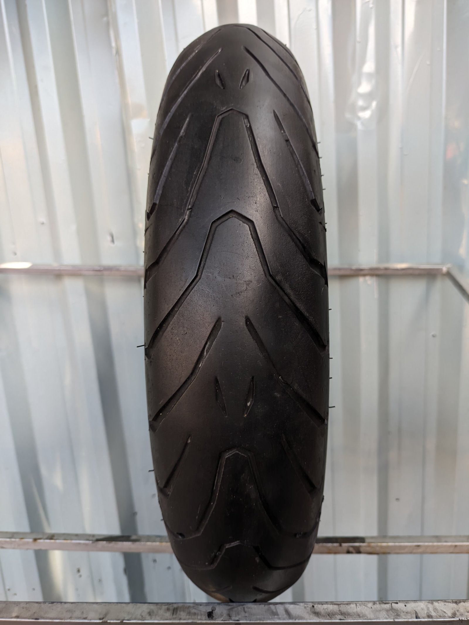 Pirelli Angel ST 120/70-17 Usado