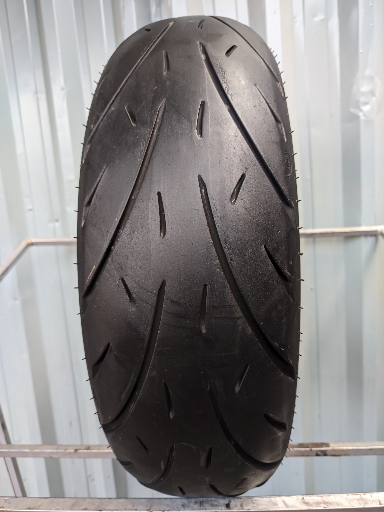 Metzeler Cruisetec 180/65-16 Usado