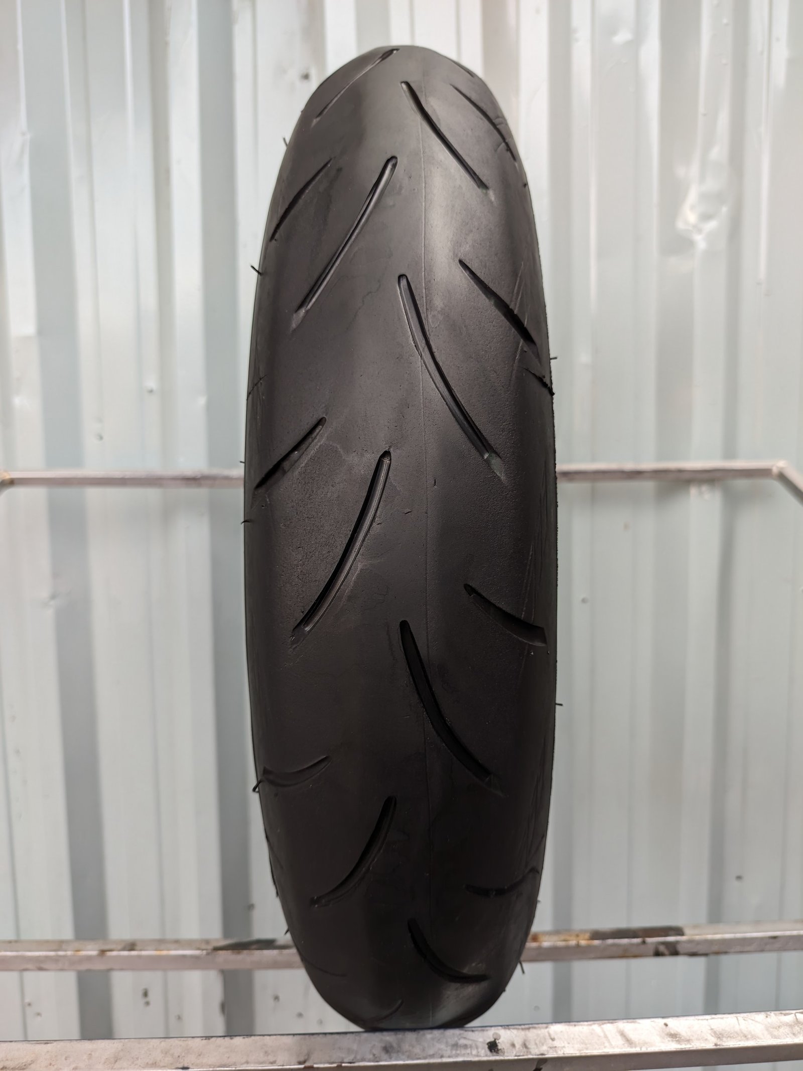 Bridgestone Battlax S21 120/70-17  Usado
