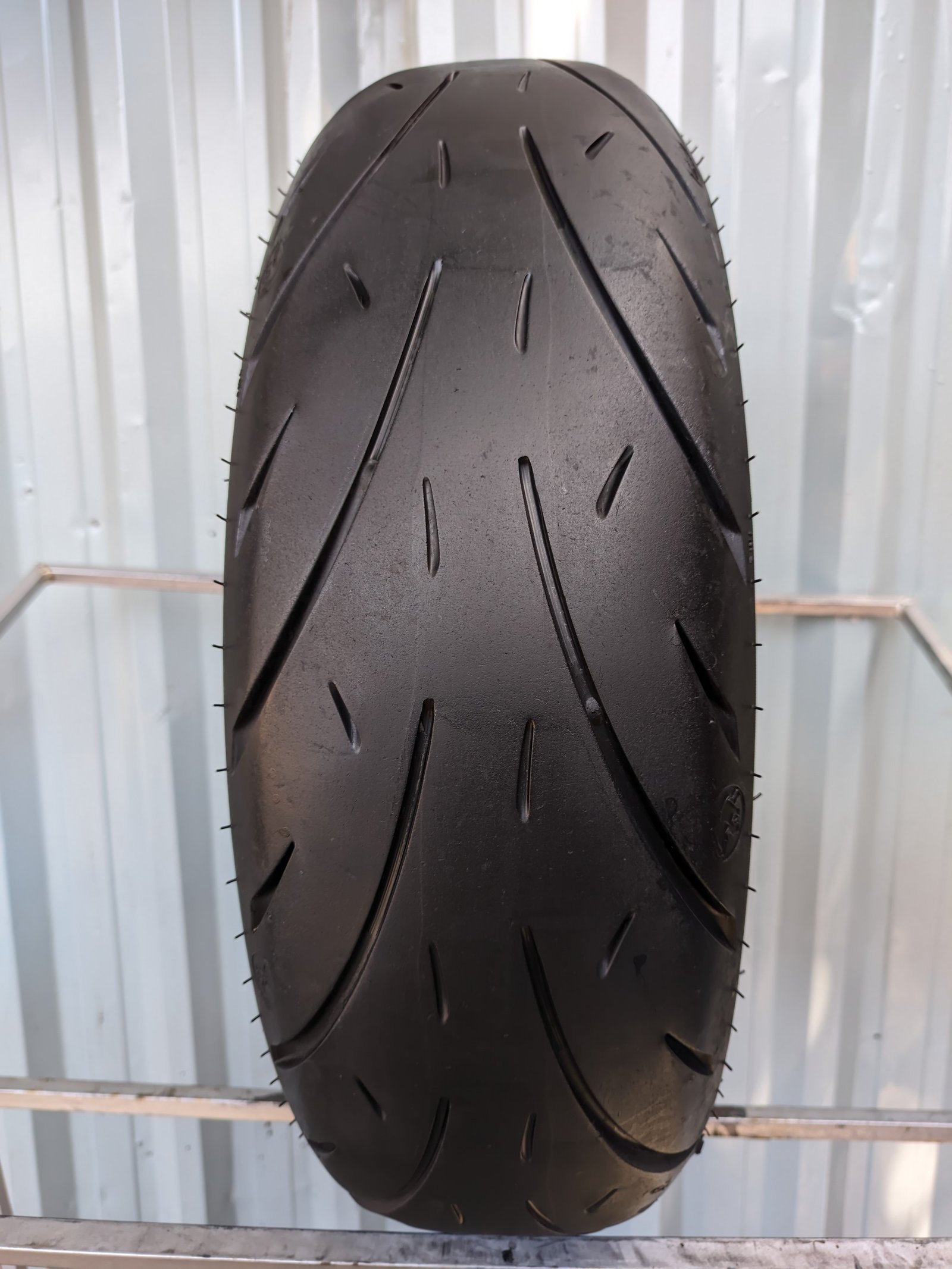 Metzeler Cruisetec 180/65-16 Usado