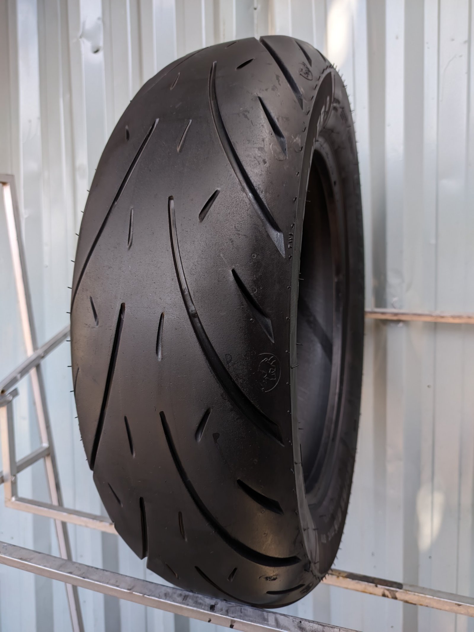 Metzeler Cruisetec 180/65-16 Usado - Imagem 3