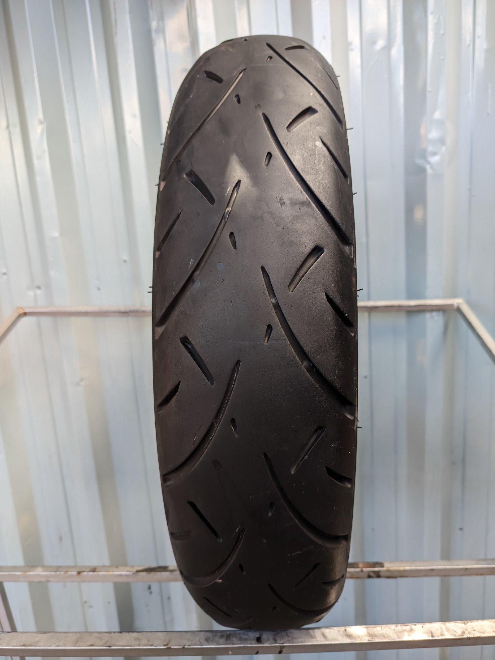 Metzeler ME888 Marathon Ultra 150/80-16 Faixa Branca - Usado