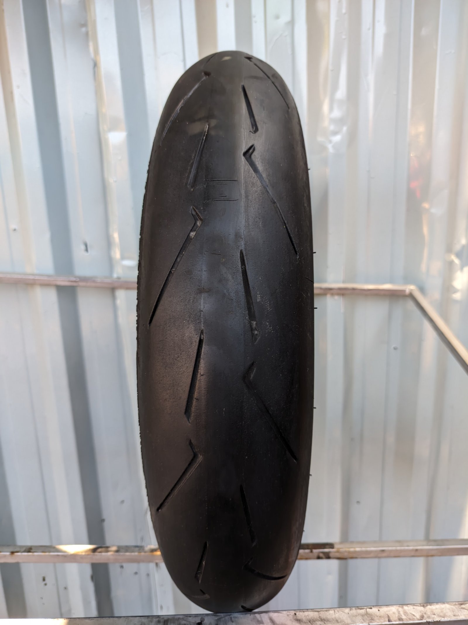 Pirelli Supercorsa SP V4 120/70-17 Usado