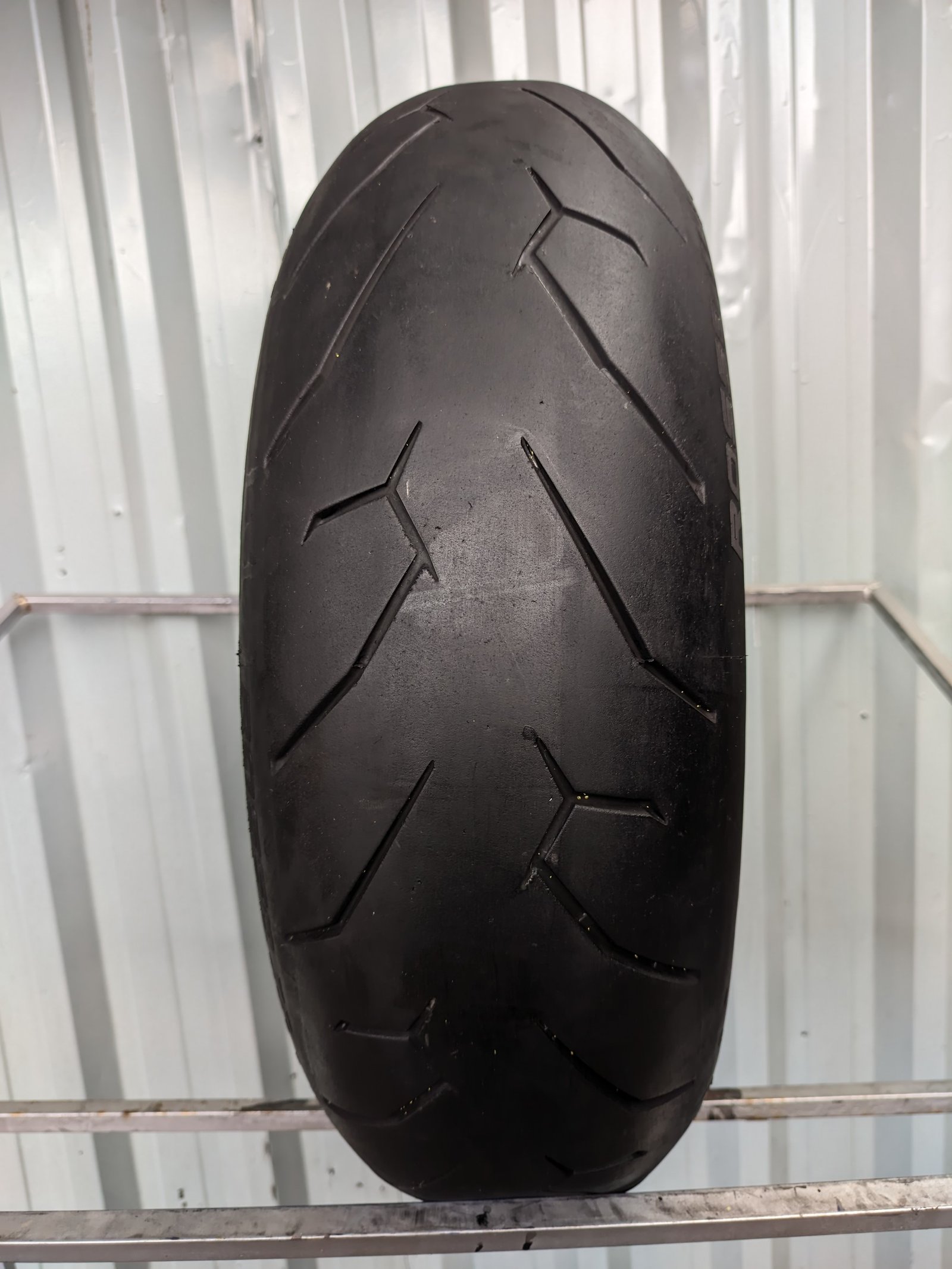 Pirelli Diablo Rosso 2 180/55-17 Usado