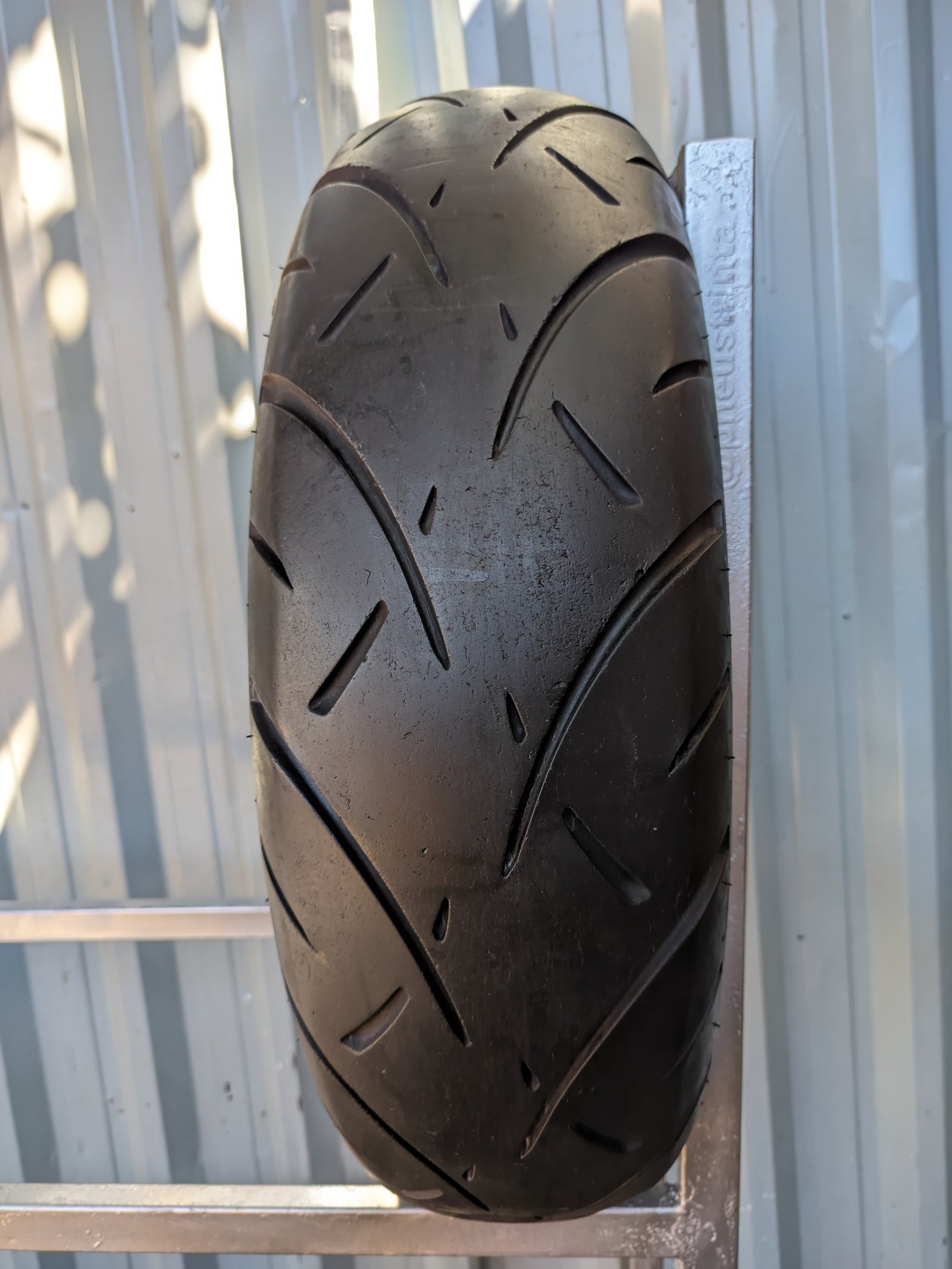 Metzeler ME888 Marathon Ultra 180/65-16 Pneu Usado