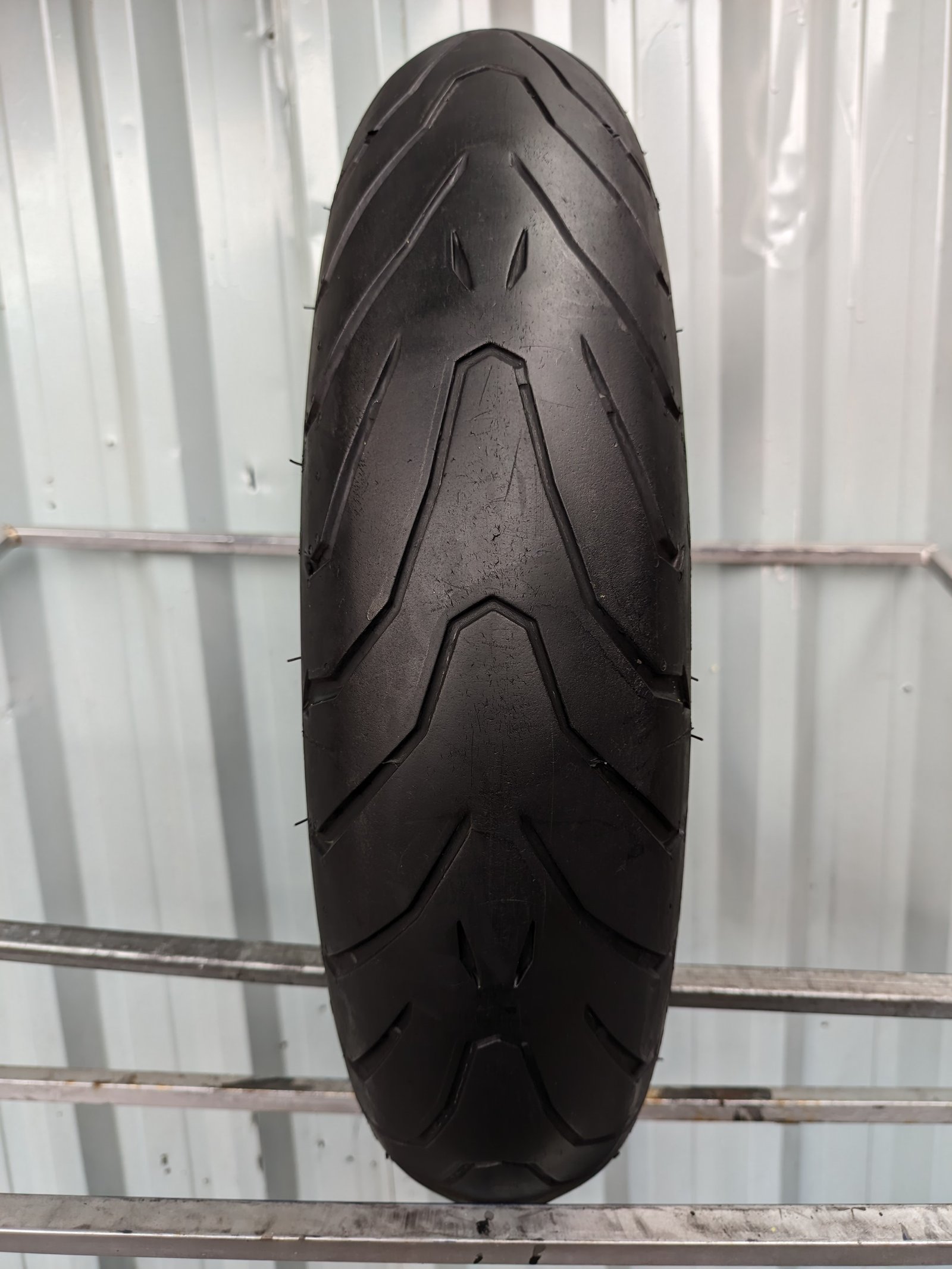 Pirelli Angel ST 120/70-17 Usado