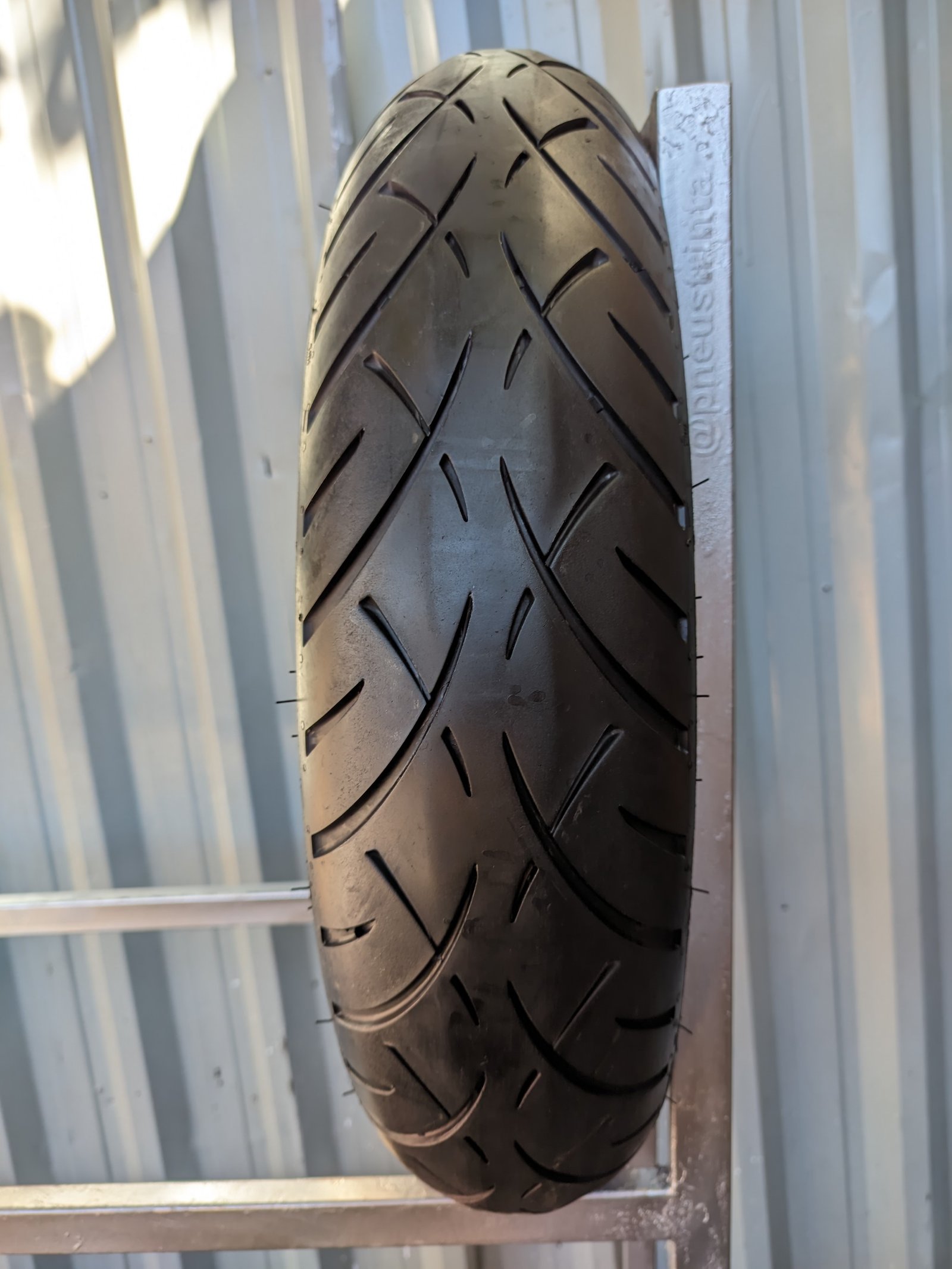 Metzeler ME888 Marathon Ultra 130/70-18 Pneu Usado