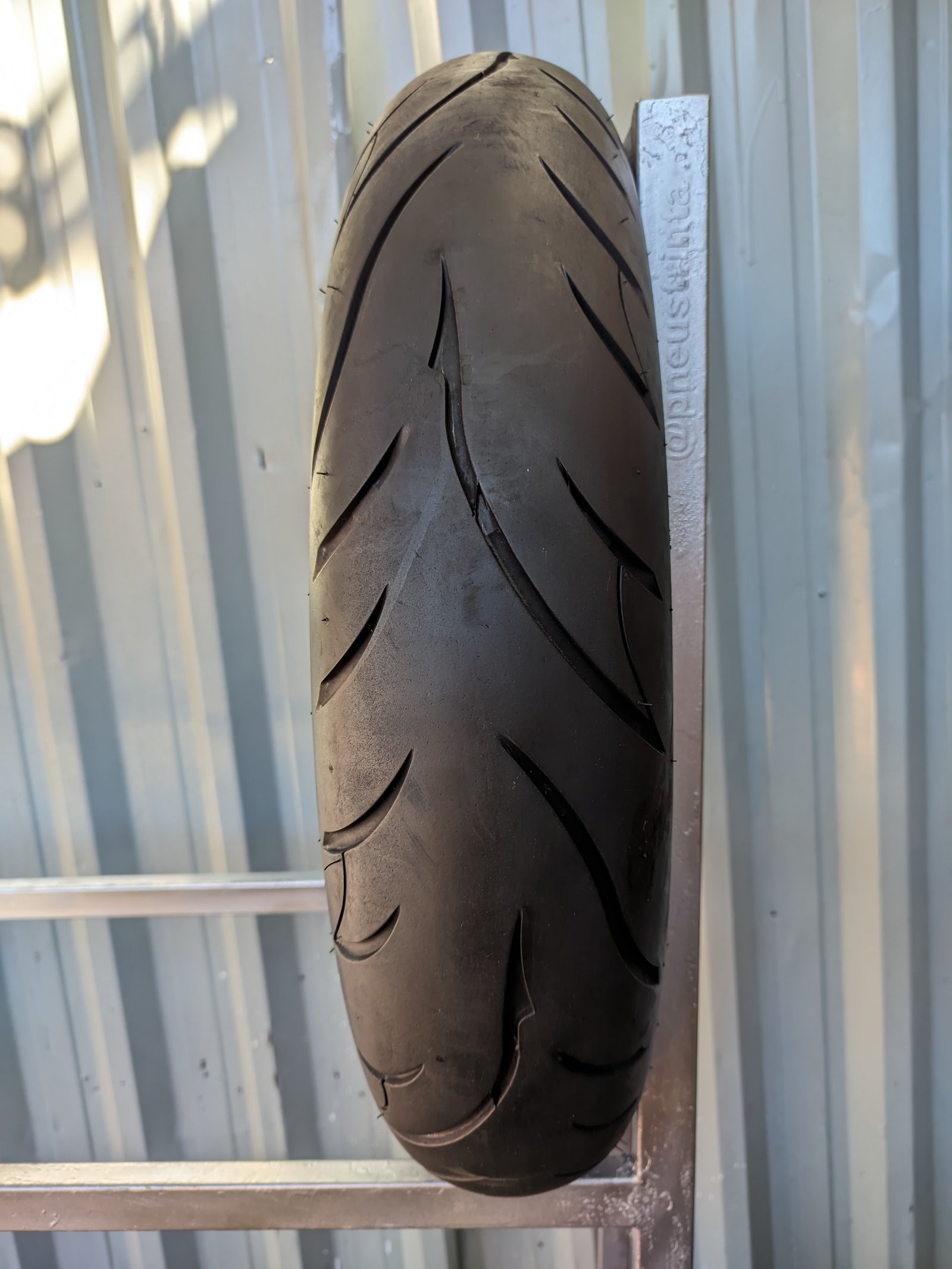 Avon Cobra 130/90-16 Pneu Usado