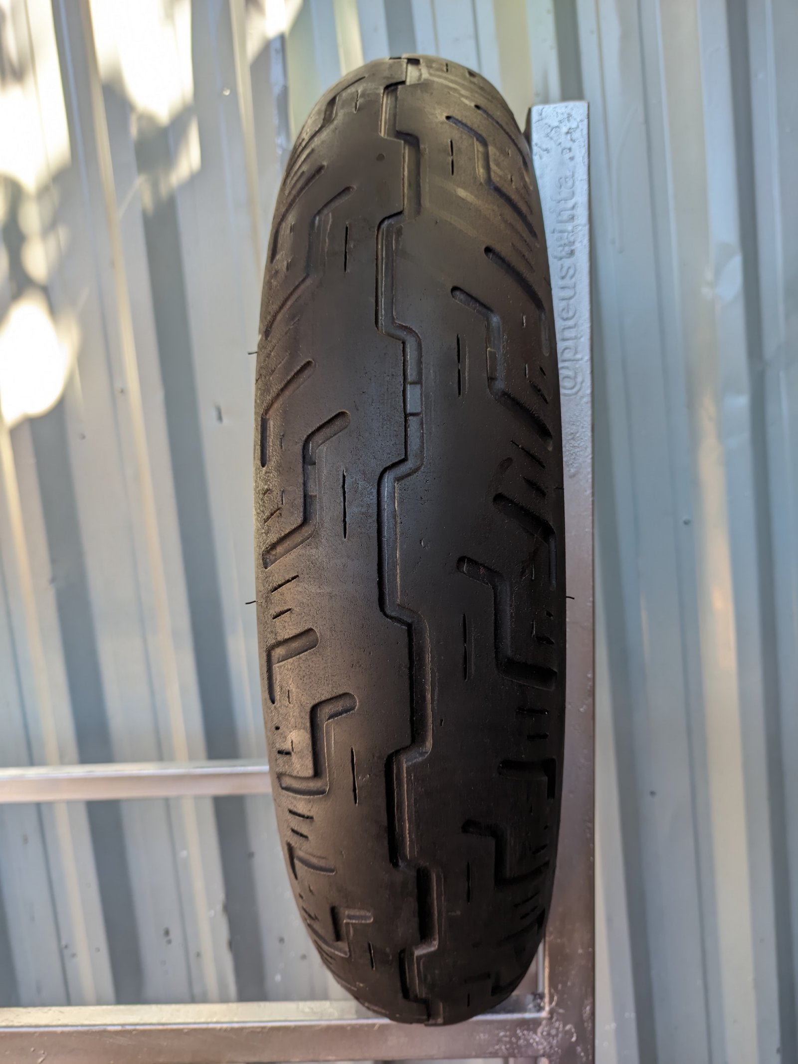 Dunlop D401 Harley Davidson 130/90-16 Pneu Dianteiro Usado