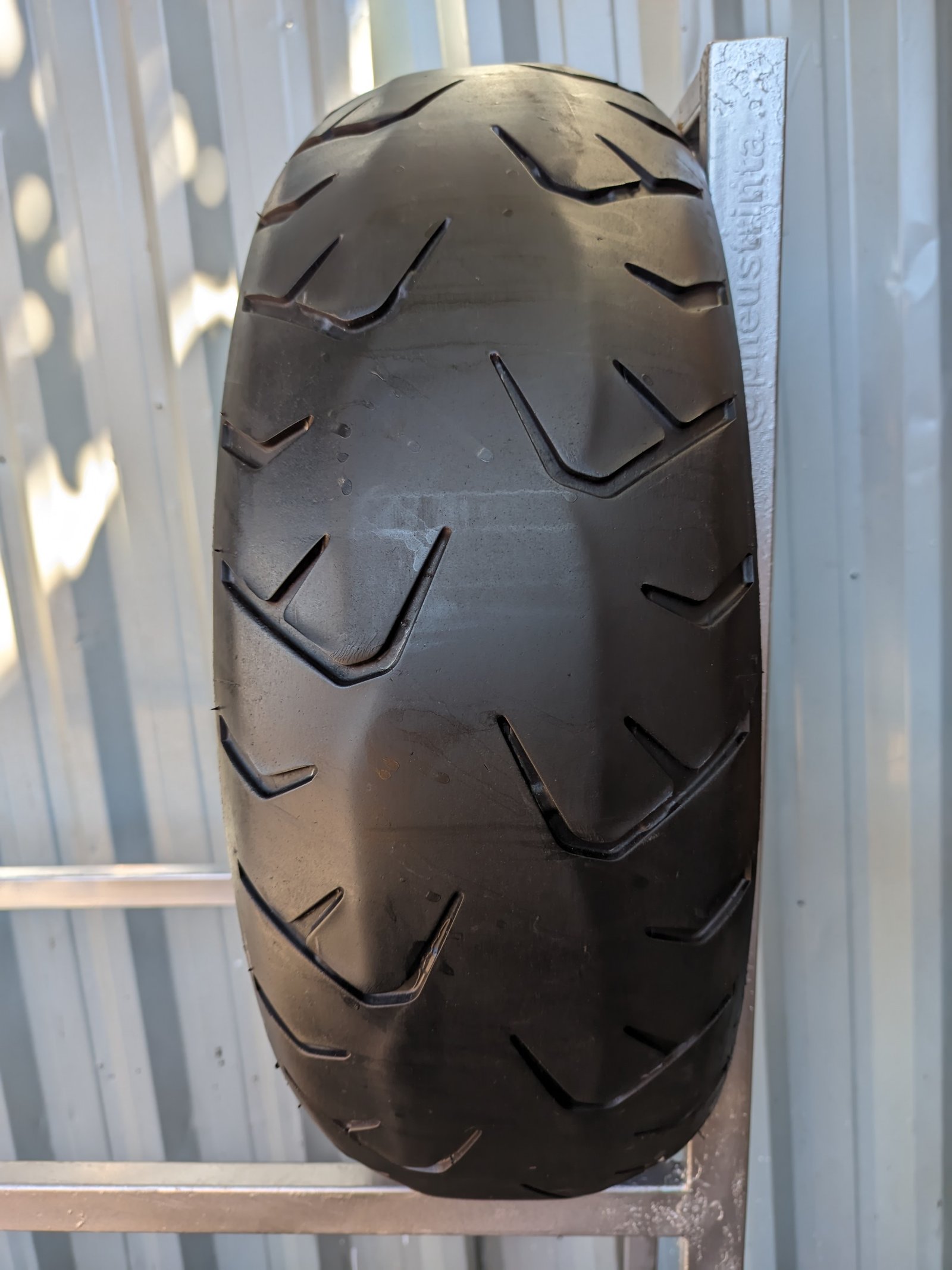 Bridgestone G704 Exedra 180/60-16 Pneu Usado