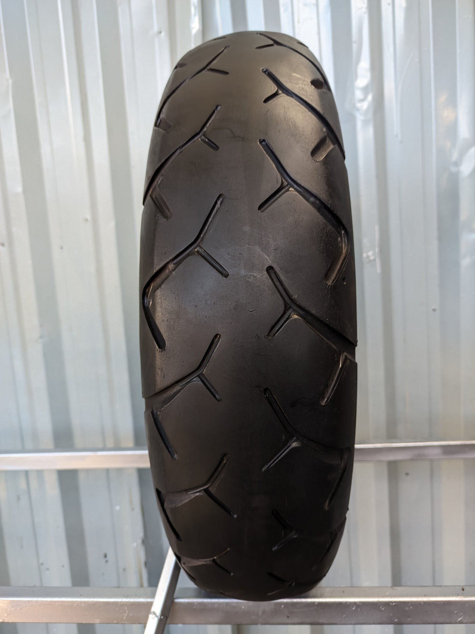 Bridgestone G702 Exedra 150/80-16 Pneu Usado