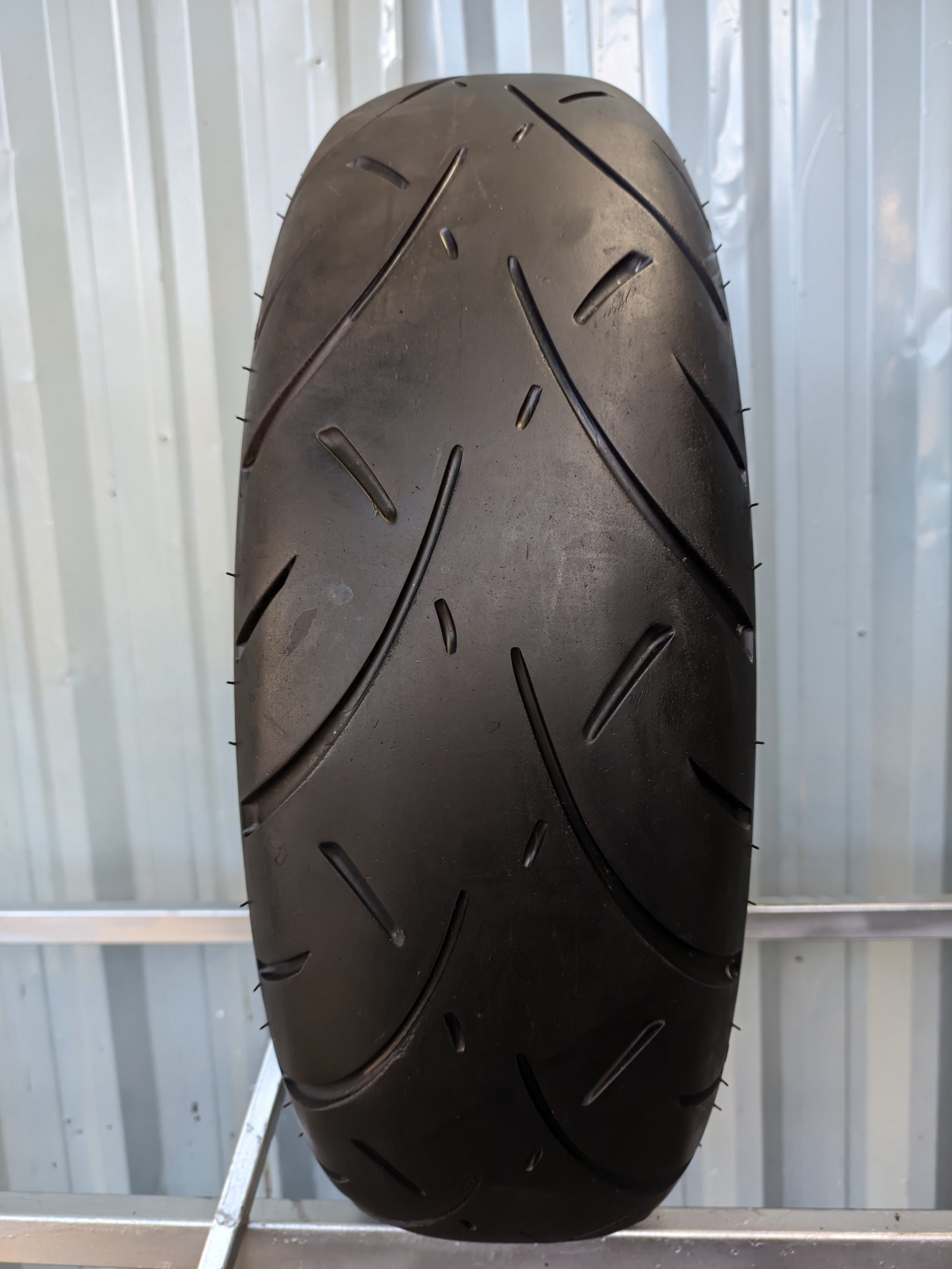 Metzeler ME888 Marathon Ultra 180/65-16 Pneu Usado