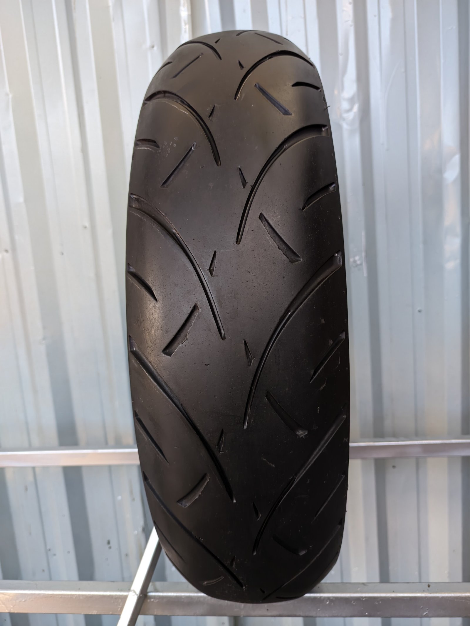 Metzeler ME888 Marathon Ultra 150/70-18 Pneu Usado
