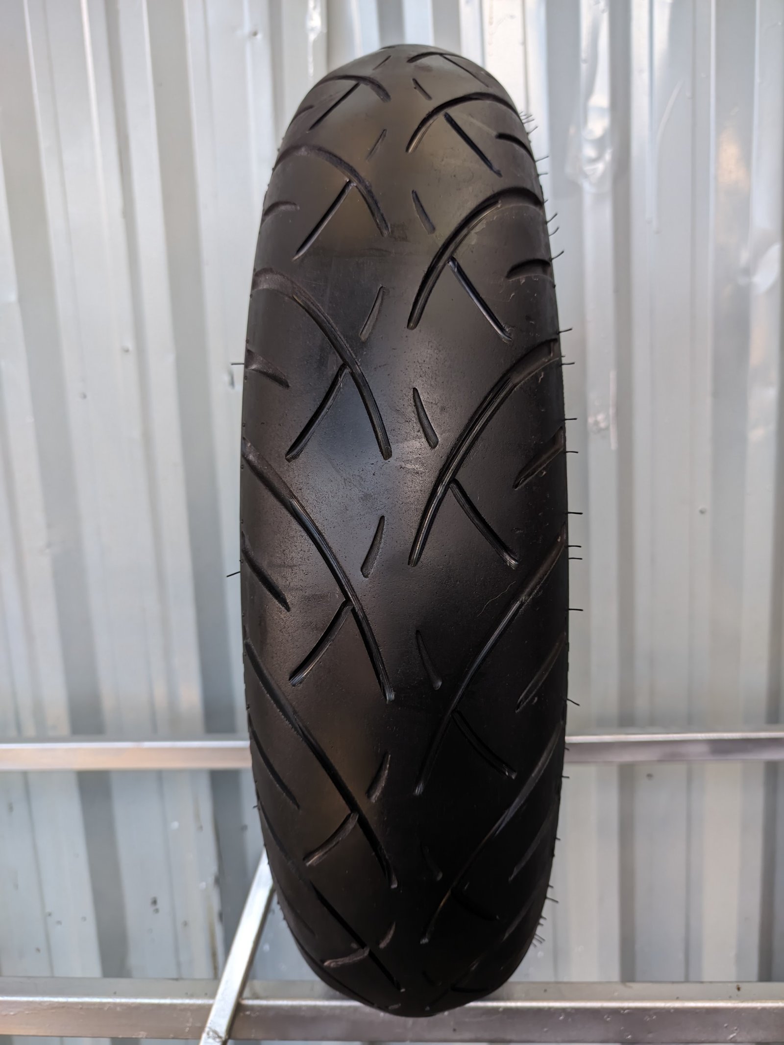 Metzeler ME888 Marathon Ultra 130/90-16 Faixa Branca Pneu Usado