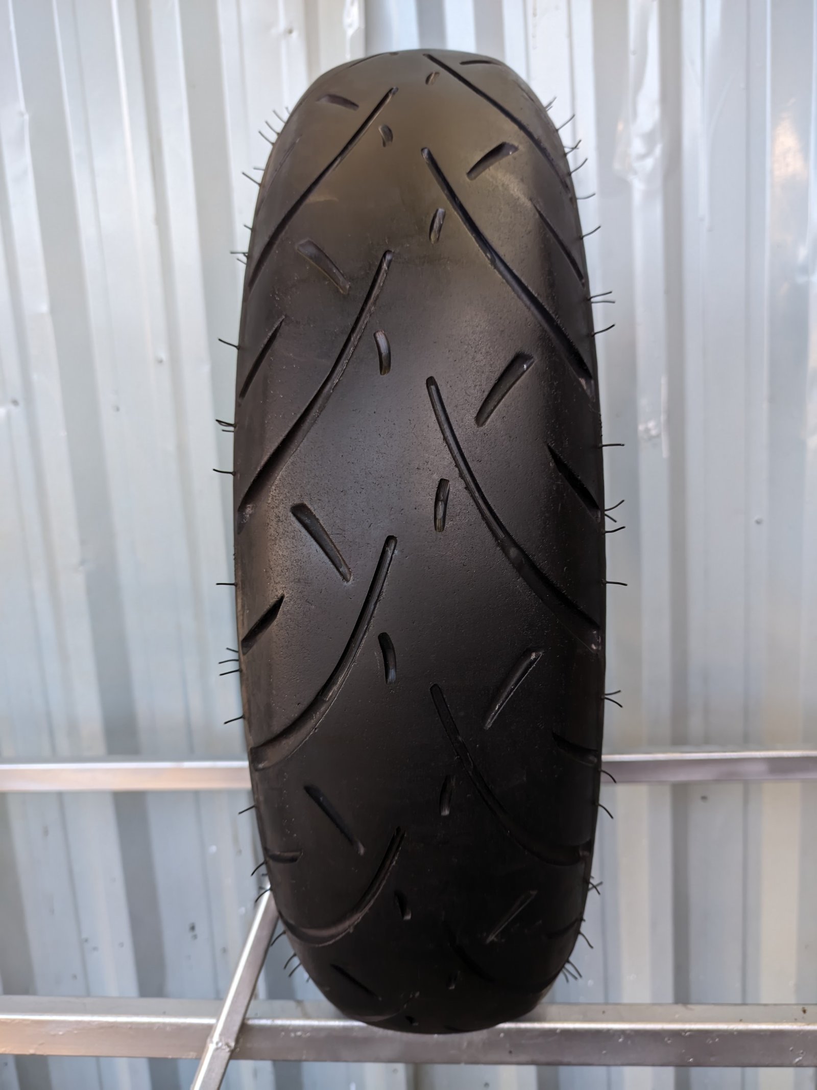 Metzeler ME888 Marathon Ultra 150/80-16 Faixa Branca Pneu Usado