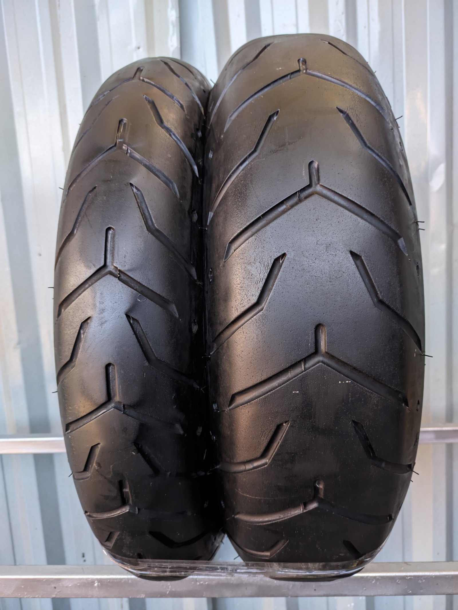 Dunlop D408 Harley Davidson 130/70-18 + 180/55-18 Usado